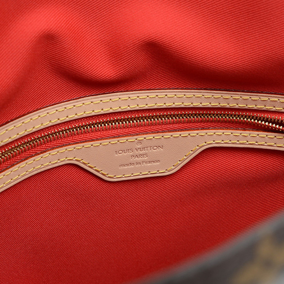 LOUIS VUITTON Brown Monogram Tote Bag - Picture 6 of 7